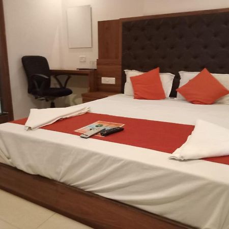 Hotel Sai Deep Lodging By Wb Inn Нави Мумбай Екстериор снимка