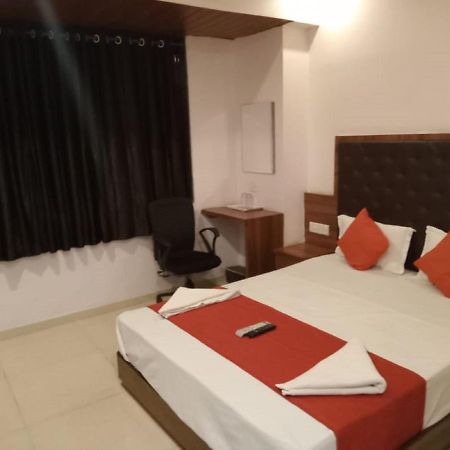 Hotel Sai Deep Lodging By Wb Inn Нави Мумбай Екстериор снимка