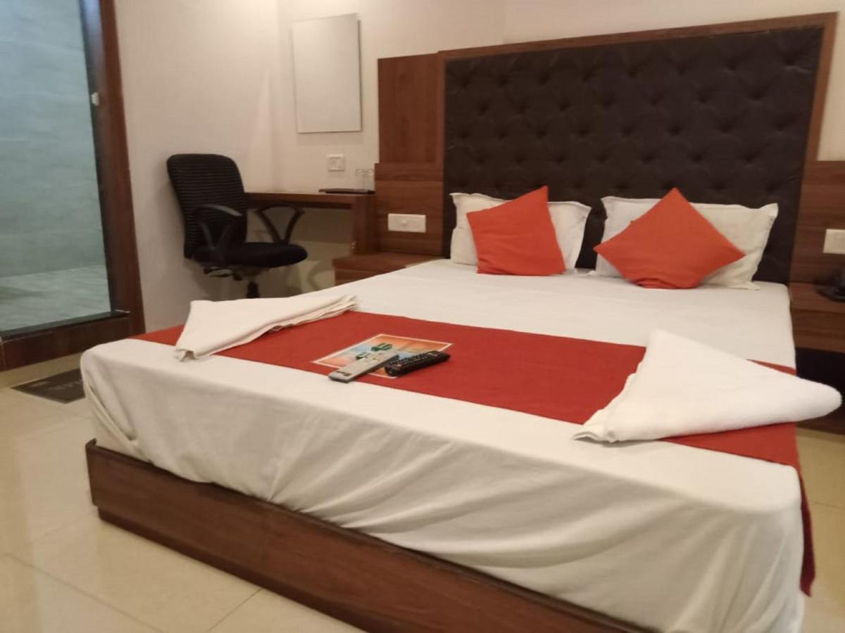 Hotel Sai Deep Lodging By Wb Inn Нави Мумбай Екстериор снимка