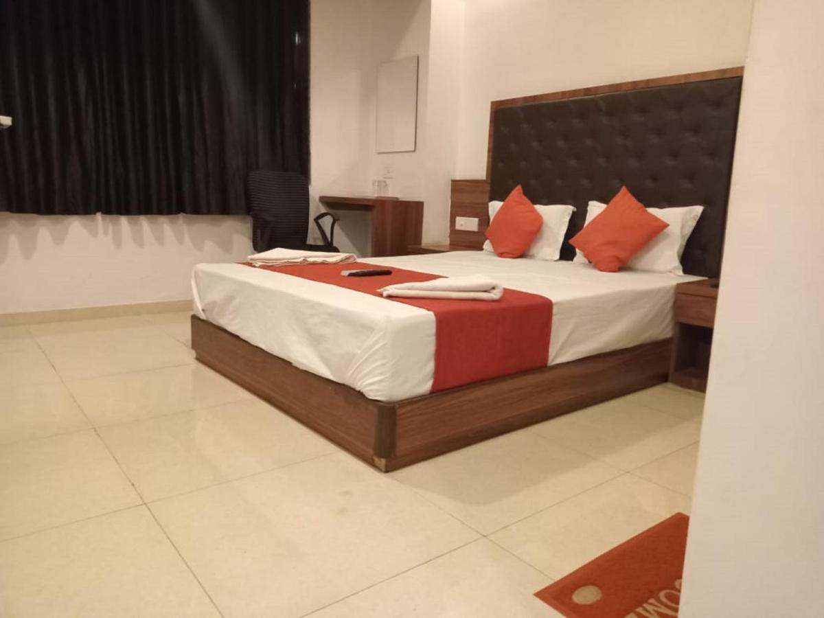 Hotel Sai Deep Lodging By Wb Inn Нави Мумбай Екстериор снимка