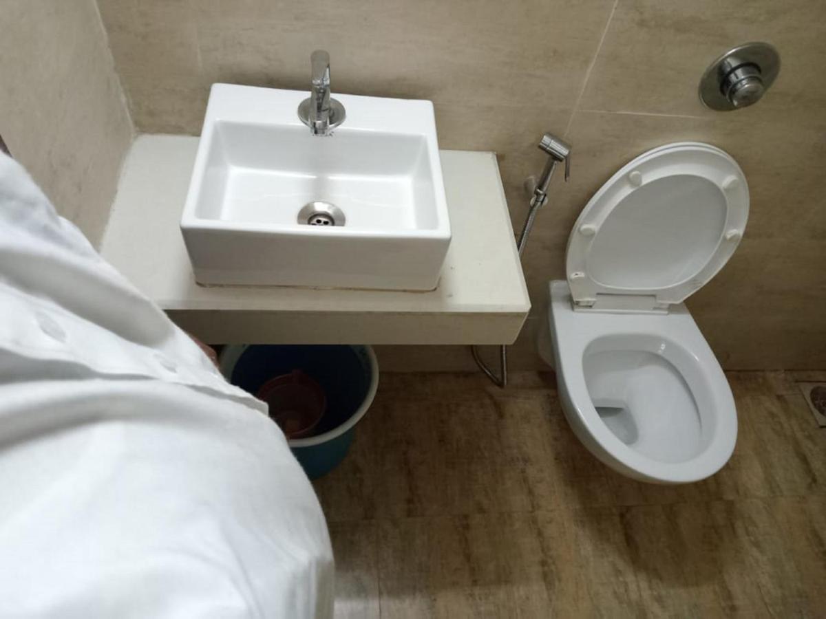 Hotel Sai Deep Lodging By Wb Inn Нави Мумбай Екстериор снимка
