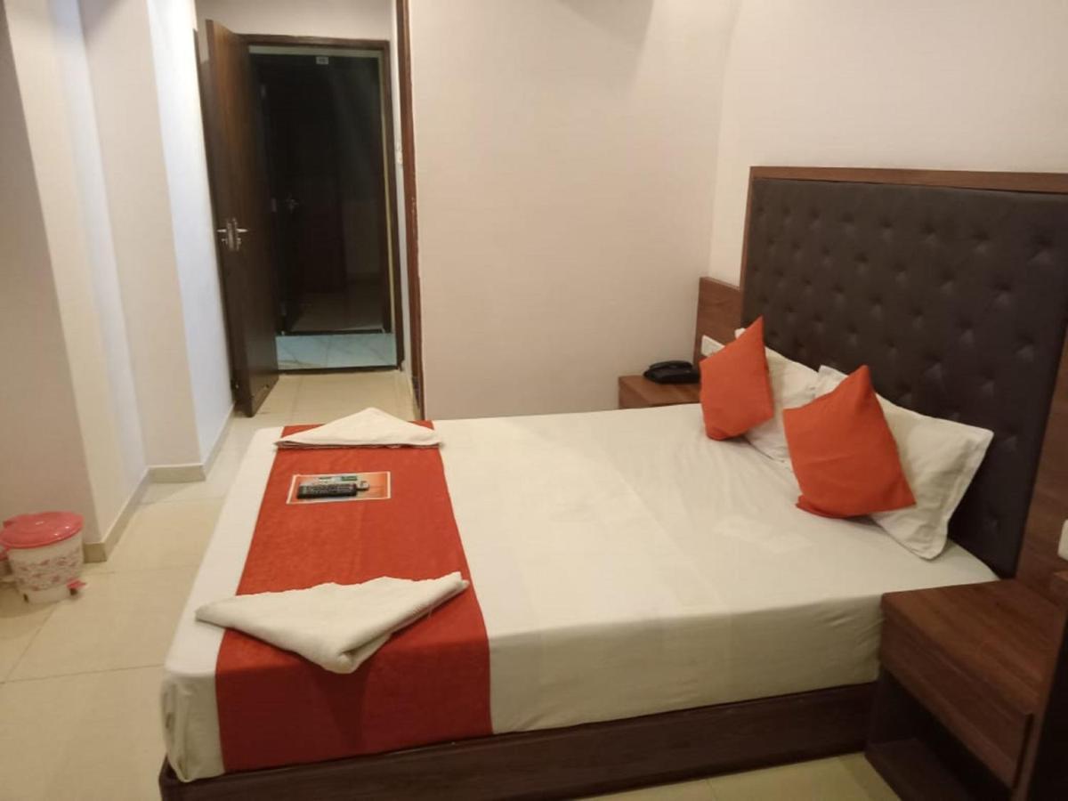 Hotel Sai Deep Lodging By Wb Inn Нави Мумбай Екстериор снимка