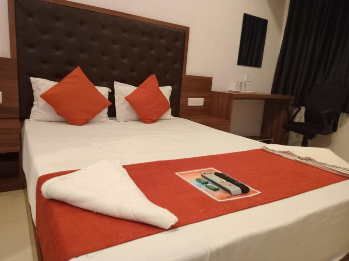 Hotel Sai Deep Lodging By Wb Inn Нави Мумбай Екстериор снимка
